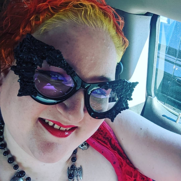 Meet your Posher, Desiree - Picture 1 of 1